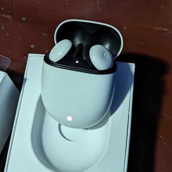 Google Pixel Buds Gen 2, Clearly White - Picture 4 of 4